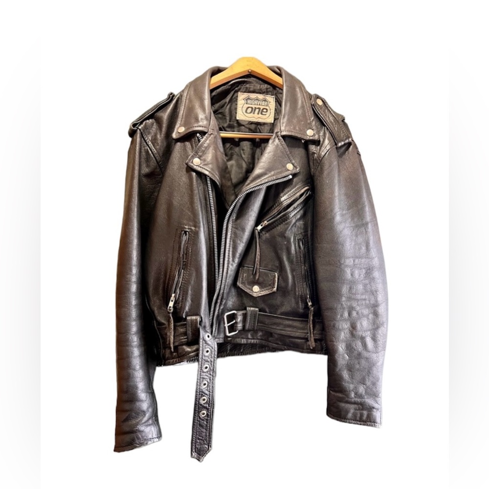MOTORCYCLE LEATHER JACKET WITH EMBOSSED MOTORCYCLE ON BACK EUC🫶